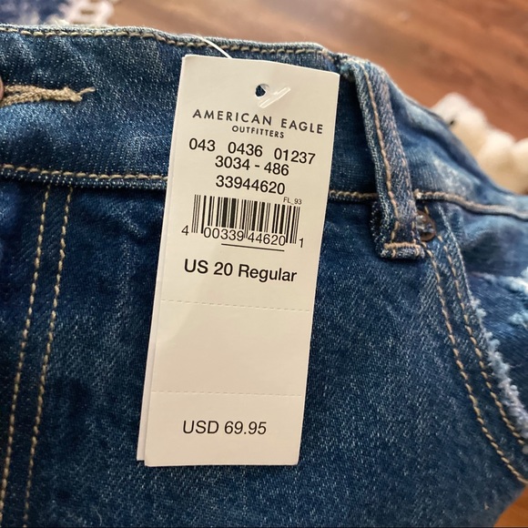 NWT American Eagle sz 20 mom jeans cut and frayed - Picture 5 of 16